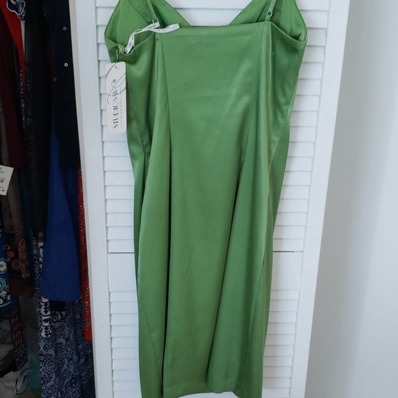 Sue Wong designerđź‘—REDUCED PRICEđź‘— - Picture 3 of 5